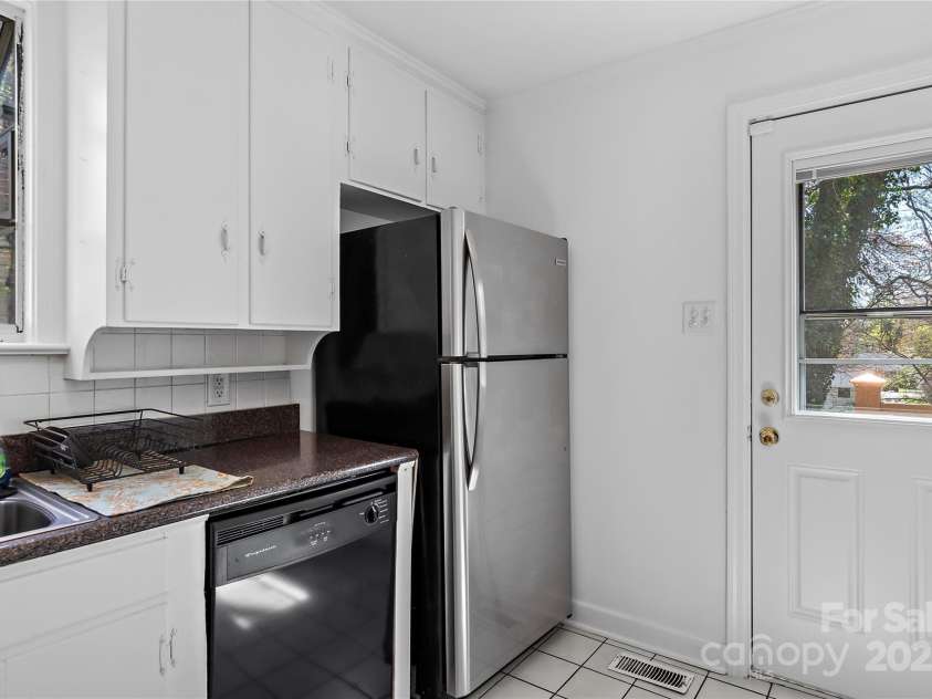 2426 Queen Street, Winston Salem, NC 27103.  MLS# CAR4242940, YatesRealty ID 9468. 