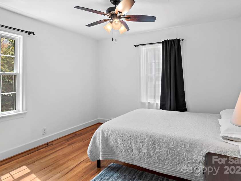 2426 Queen Street, Winston Salem, NC 27103.  MLS# CAR4242940, YatesRealty ID 9468. 