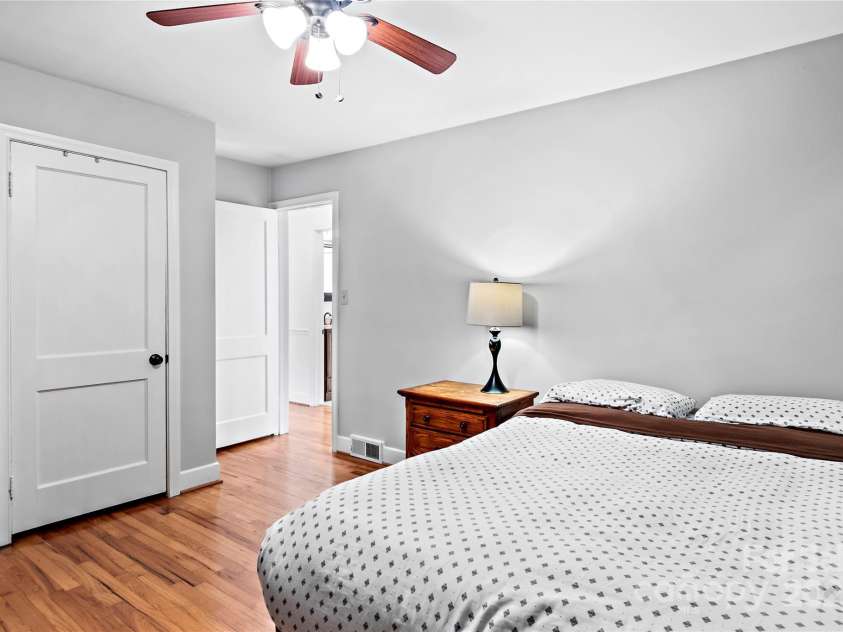 2426 Queen Street, Winston Salem, NC 27103.  MLS# CAR4242940, YatesRealty ID 9468. 