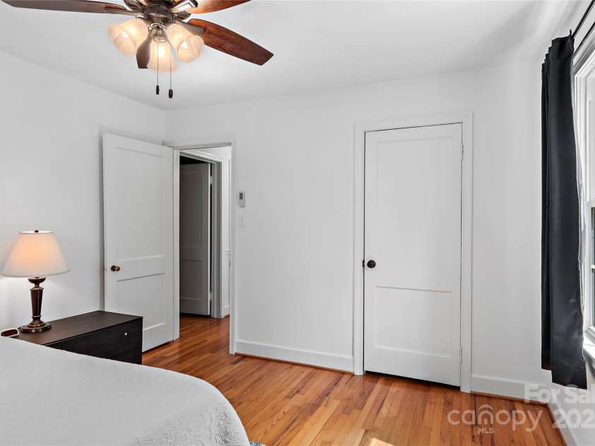 2426 Queen Street, Winston Salem, NC 27103.  MLS# CAR4242940, YatesRealty ID 9468. 