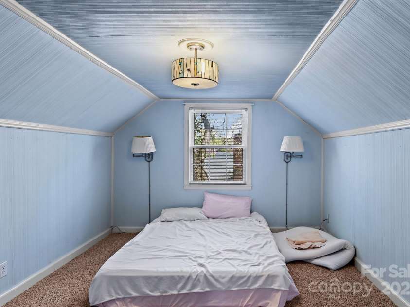 2426 Queen Street, Winston Salem, NC 27103.  MLS# CAR4242940, YatesRealty ID 9468. 