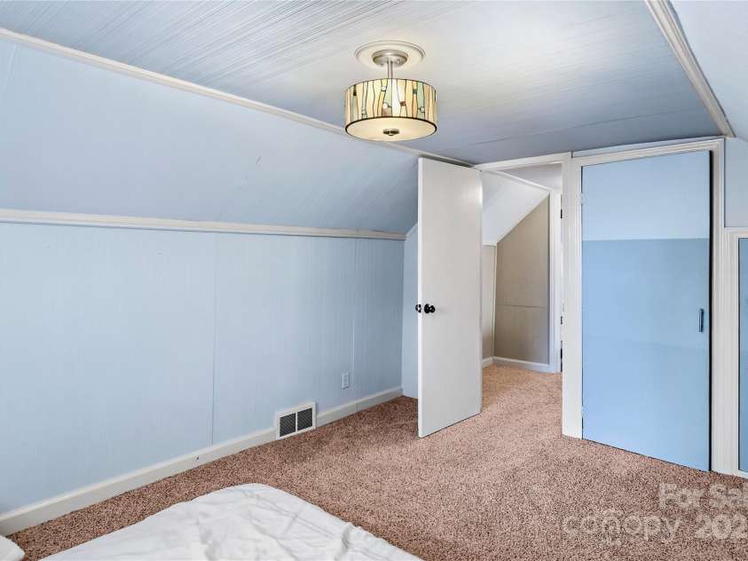 2426 Queen Street, Winston Salem, NC 27103.  MLS# CAR4242940, YatesRealty ID 9468. 