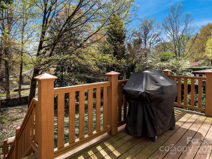 2426 Queen Street, Winston Salem, NC 27103.  MLS# CAR4242940, YatesRealty ID 9468. 