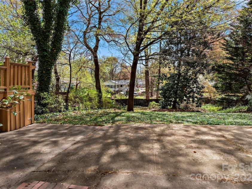 2426 Queen Street, Winston Salem, NC 27103.  MLS# CAR4242940, YatesRealty ID 9468. 