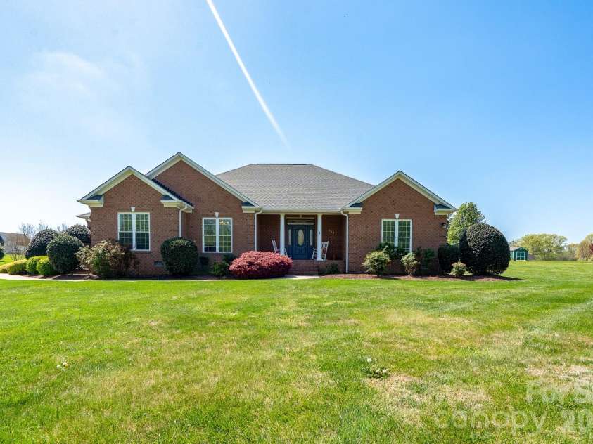 611 Davis Farm Drive, Salisbury, NC 28147.  MLS# CAR4365441, YatesRealty ID 9468. 