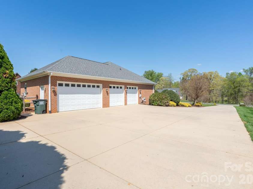 611 Davis Farm Drive, Salisbury, NC 28147.  MLS# CAR4365441, YatesRealty ID 9468. 