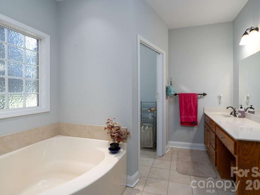 611 Davis Farm Drive, Salisbury, NC 28147.  MLS# CAR4365441, YatesRealty ID 9468. 