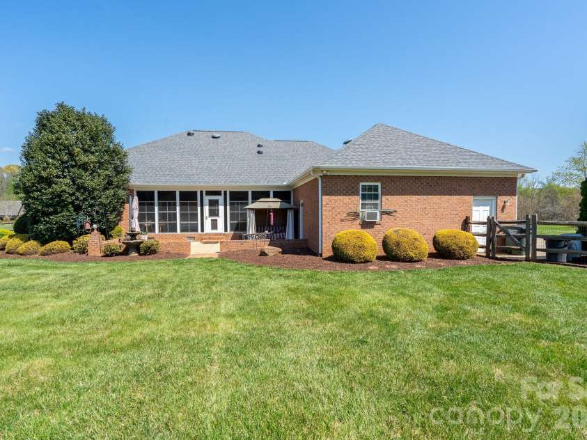 611 Davis Farm Drive, Salisbury, NC 28147.  MLS# CAR4365441, YatesRealty ID 9468. 