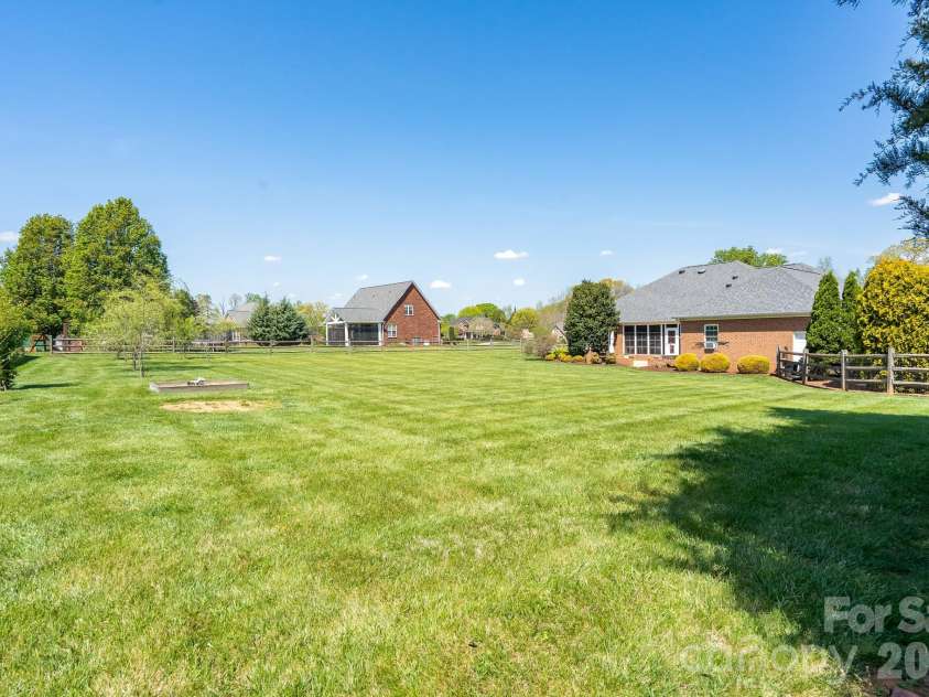 611 Davis Farm Drive, Salisbury, NC 28147.  MLS# CAR4365441, YatesRealty ID 9468. 