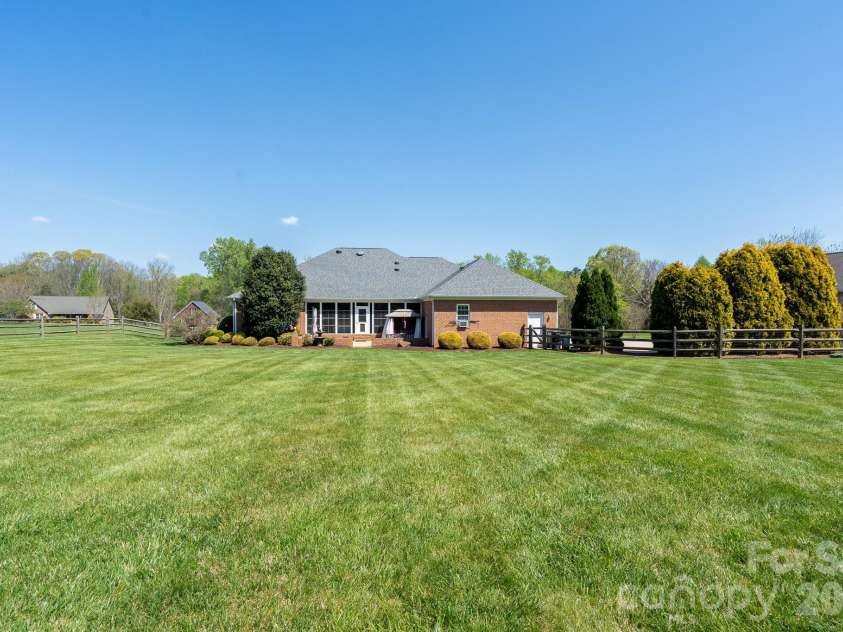 611 Davis Farm Drive, Salisbury, NC 28147.  MLS# CAR4365441, YatesRealty ID 9468. 