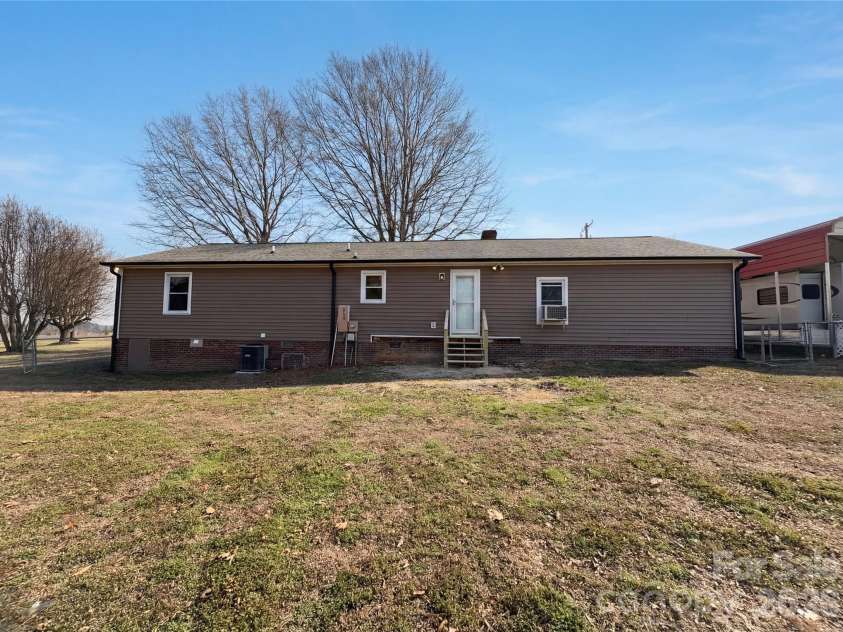 203 Williams Road, Kings Mountain, NC 28086.  MLS# CAR4351100, YatesRealty ID 9469. 