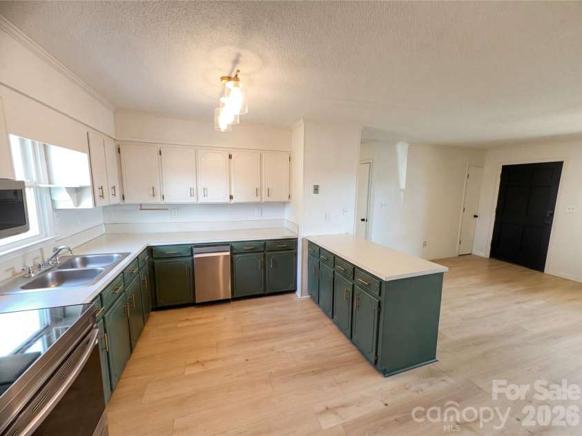 203 Williams Road, Kings Mountain, NC 28086.  MLS# CAR4351100, YatesRealty ID 9469. 