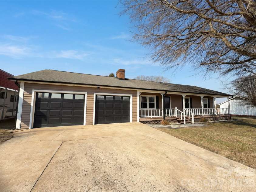 203 Williams Road, Kings Mountain, NC 28086.  MLS# CAR4351100, YatesRealty ID 9469. 