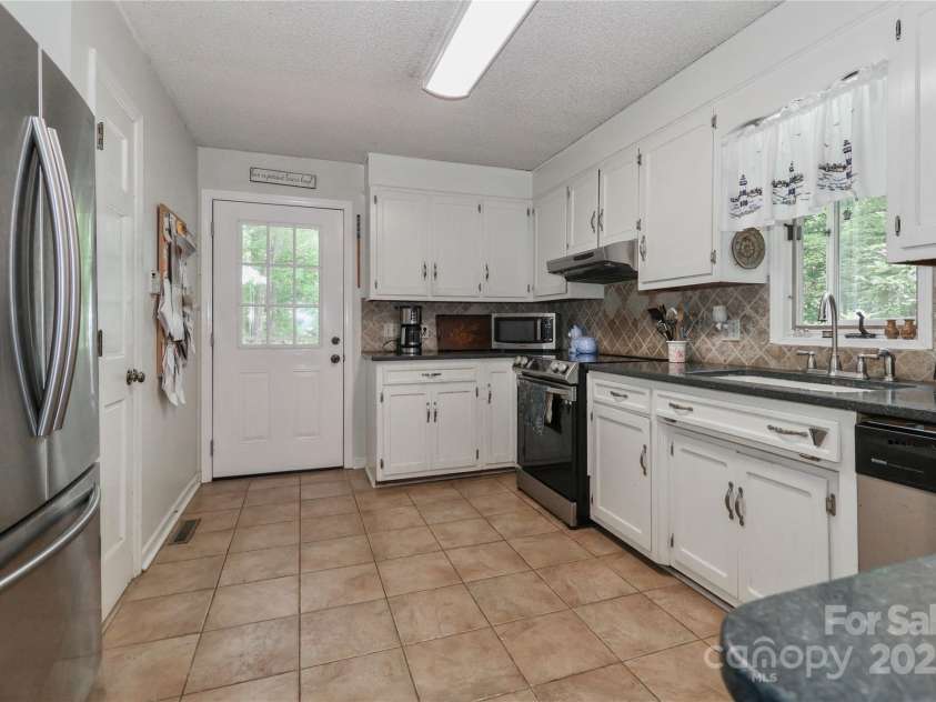 173 Rocky River Road, Mooresville, NC 28115.  MLS# CAR4259535, YatesRealty ID 947. 