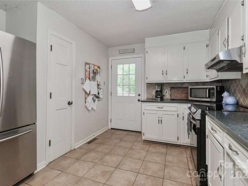 173 Rocky River Road, Mooresville, NC 28115.  MLS# CAR4259535, YatesRealty ID 947. 