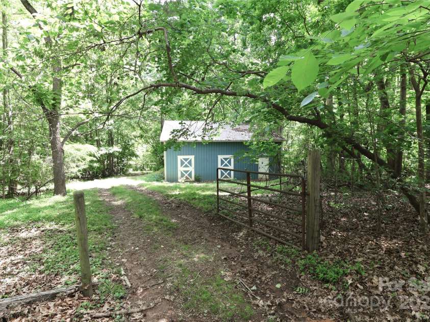 173 Rocky River Road, Mooresville, NC 28115.  MLS# CAR4259535, YatesRealty ID 947. 