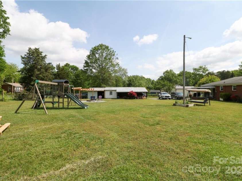 562 Cedar Drive, Lexington, NC 27292.  MLS# CAR4253348, YatesRealty ID 9470. 