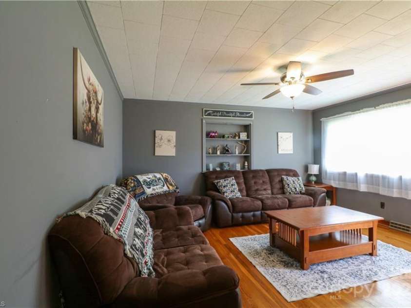 562 Cedar Drive, Lexington, NC 27292.  MLS# CAR4253348, YatesRealty ID 9470. 