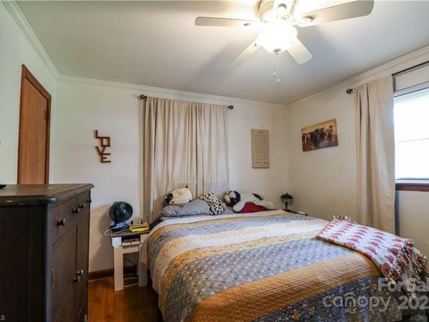 562 Cedar Drive, Lexington, NC 27292.  MLS# CAR4253348, YatesRealty ID 9470. 