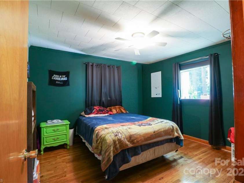 562 Cedar Drive, Lexington, NC 27292.  MLS# CAR4253348, YatesRealty ID 9470. 