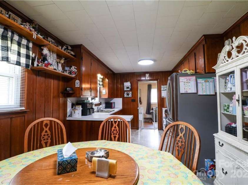 562 Cedar Drive, Lexington, NC 27292.  MLS# CAR4253348, YatesRealty ID 9470. 