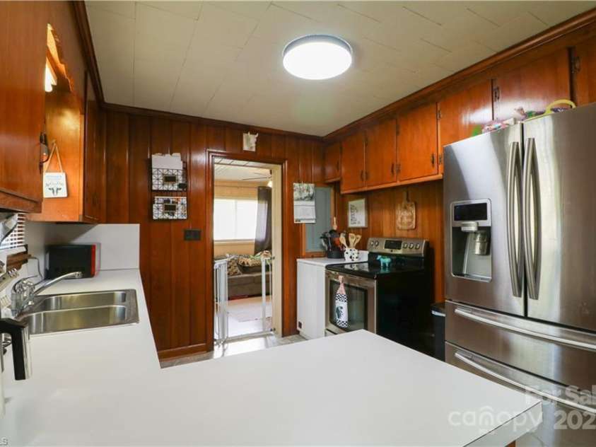 562 Cedar Drive, Lexington, NC 27292.  MLS# CAR4253348, YatesRealty ID 9470. 