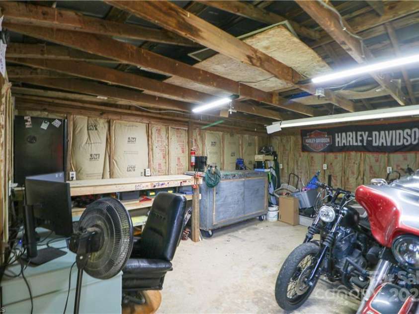 562 Cedar Drive, Lexington, NC 27292.  MLS# CAR4253348, YatesRealty ID 9470. 