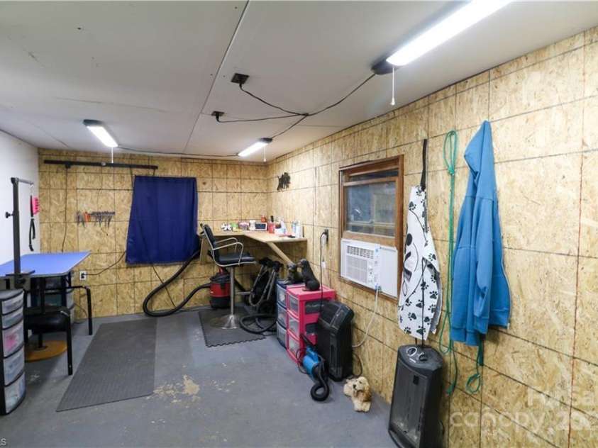 562 Cedar Drive, Lexington, NC 27292.  MLS# CAR4253348, YatesRealty ID 9470. 