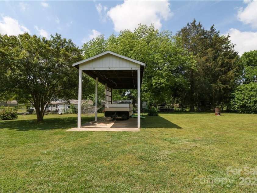 562 Cedar Drive, Lexington, NC 27292.  MLS# CAR4253348, YatesRealty ID 9470. 