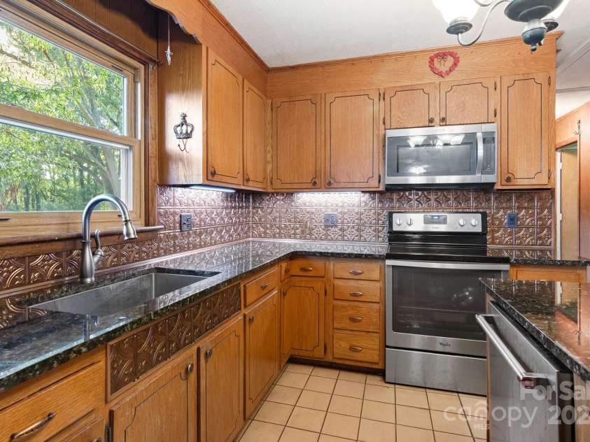 1573 Timberlake Drive, Shelby, NC 28150.  MLS# CAR4173911, YatesRealty ID 9474. ...and stainless steel appliances.