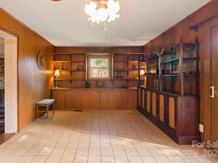 1573 Timberlake Drive, Shelby, NC 28150.  MLS# CAR4173911, YatesRealty ID 9474. The kitchen is open to a nice family room.