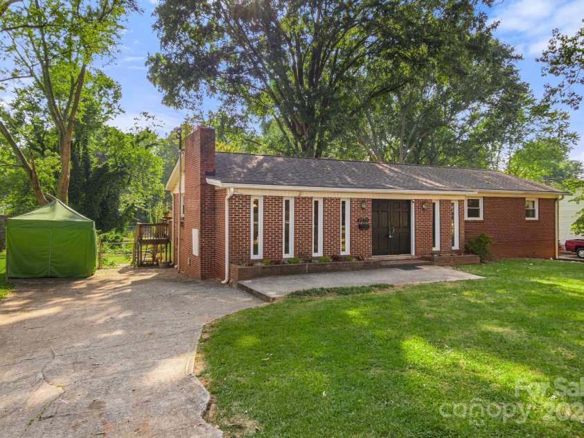 1573 Timberlake Drive, Shelby, NC 28150.  MLS# CAR4173911, YatesRealty ID 9474. Unique windows and a double door entrance invite you inside this full brick home.