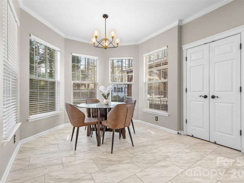 12141 Stone Forest Drive, Pineville, NC 28134.  MLS# CAR4360442, YatesRealty ID 9475. Breakfast Room