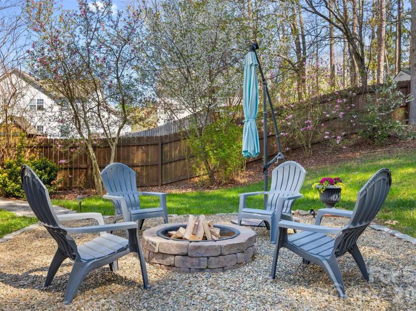 12141 Stone Forest Drive, Pineville, NC 28134.  MLS# CAR4360442, YatesRealty ID 9475. Fire Pit 