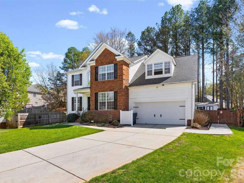 12141 Stone Forest Drive, Pineville, NC 28134.  MLS# CAR4360442, YatesRealty ID 9475. Front Exterior