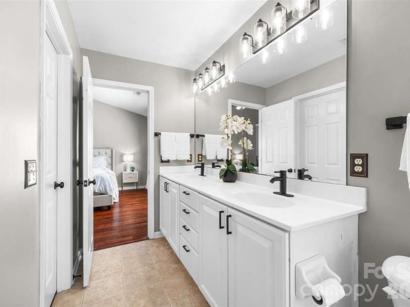 12141 Stone Forest Drive, Pineville, NC 28134.  MLS# CAR4360442, YatesRealty ID 9475. Primary Bathroom