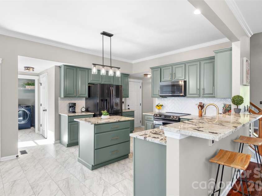 12141 Stone Forest Drive, Pineville, NC 28134.  MLS# CAR4360442, YatesRealty ID 9475. Updated Kitchen