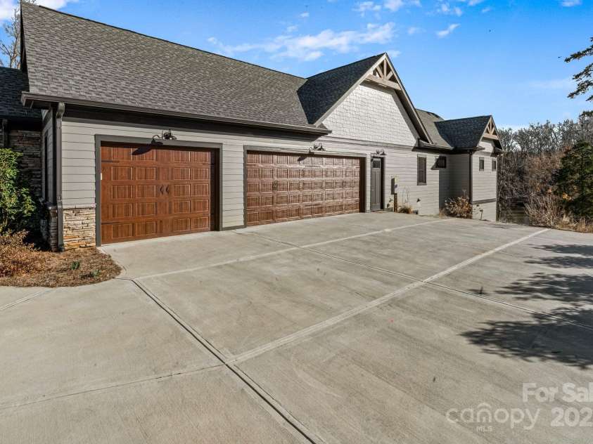 826 Misty Arbor Ford, Clover, SC 29710.  MLS# CAR4226349, YatesRealty ID 9475. 
