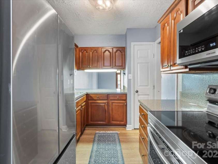 5190 Corbin Lane, Hickory, NC 28601.  MLS# CAR4215857, YatesRealty ID 9477. Kitchen