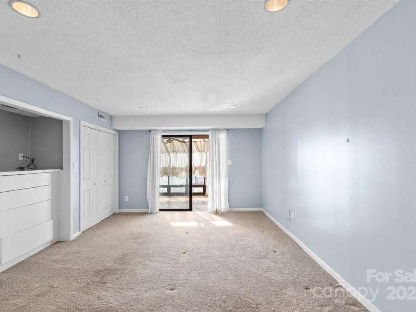 5190 Corbin Lane, Hickory, NC 28601.  MLS# CAR4215857, YatesRealty ID 9477. Owners Suite