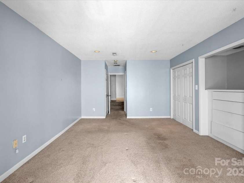 5190 Corbin Lane, Hickory, NC 28601.  MLS# CAR4215857, YatesRealty ID 9477. Owners Suite - Lower Level