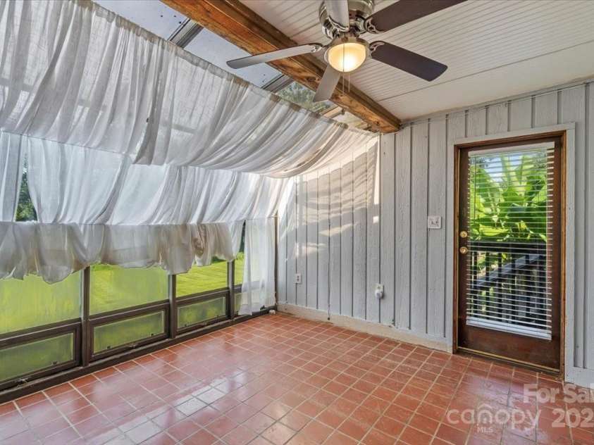 5190 Corbin Lane, Hickory, NC 28601.  MLS# CAR4215857, YatesRealty ID 9477. Sunroom