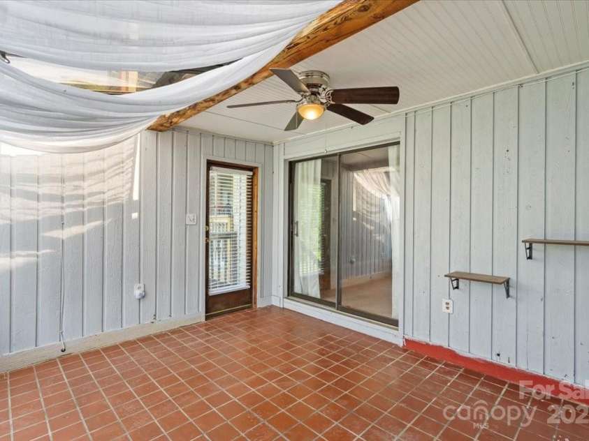 5190 Corbin Lane, Hickory, NC 28601.  MLS# CAR4215857, YatesRealty ID 9477. Sunroom