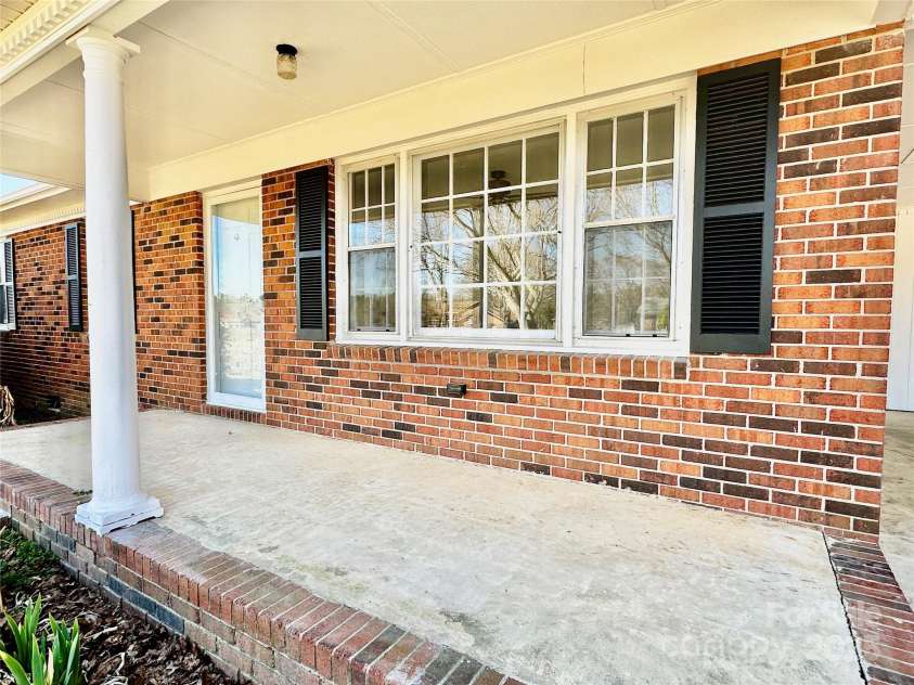2604 Oxford Circle, Lancaster, SC 29720.  MLS# CAR4227726, YatesRealty ID 9479. 