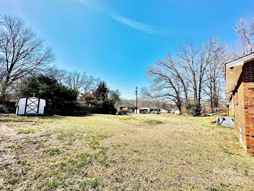 2604 Oxford Circle, Lancaster, SC 29720.  MLS# CAR4227726, YatesRealty ID 9479. 