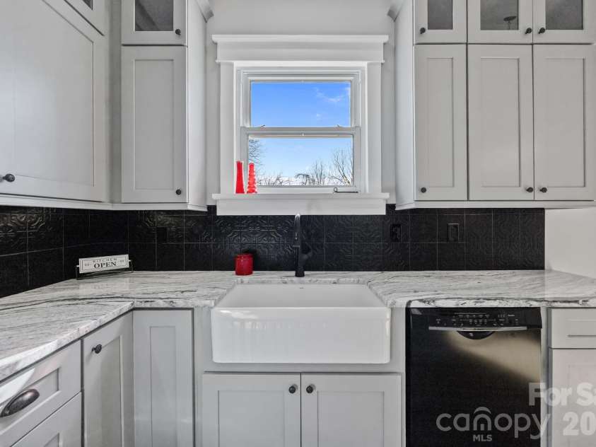 413 Laurel Street, Lincolnton, NC 28092.  MLS# CAR4347559, YatesRealty ID 9479. 