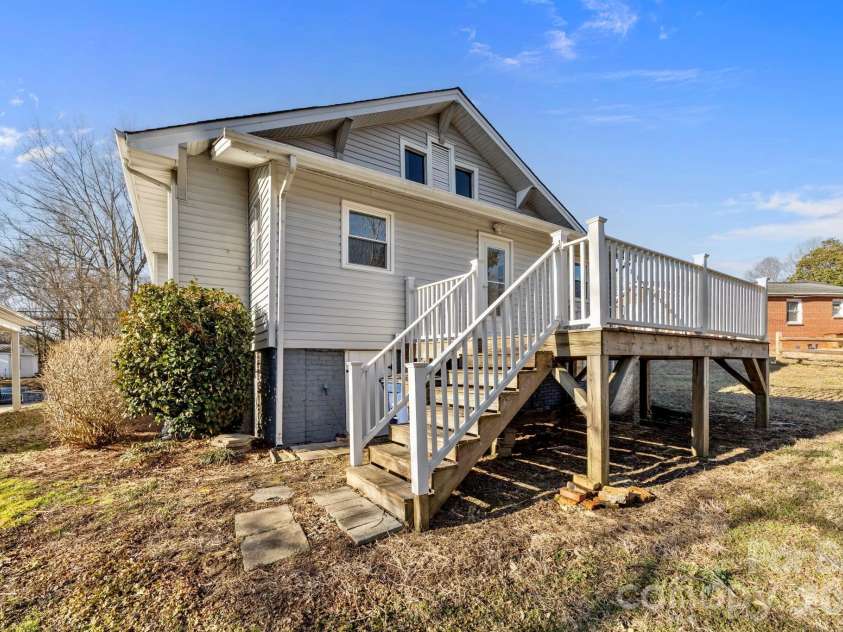 413 Laurel Street, Lincolnton, NC 28092.  MLS# CAR4347559, YatesRealty ID 9479. 