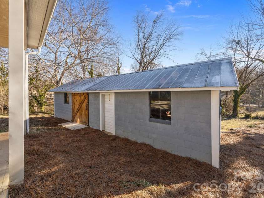 413 Laurel Street, Lincolnton, NC 28092.  MLS# CAR4347559, YatesRealty ID 9479. 