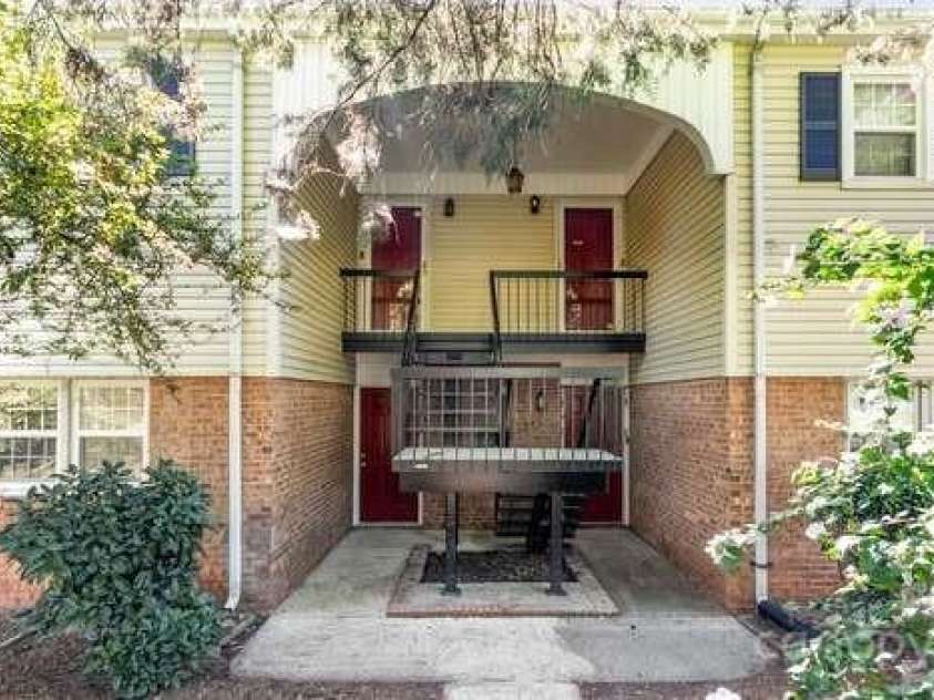 4605 Coronado Drive, Charlotte, NC 28212.  MLS# CAR4203847, YatesRealty ID 948. 