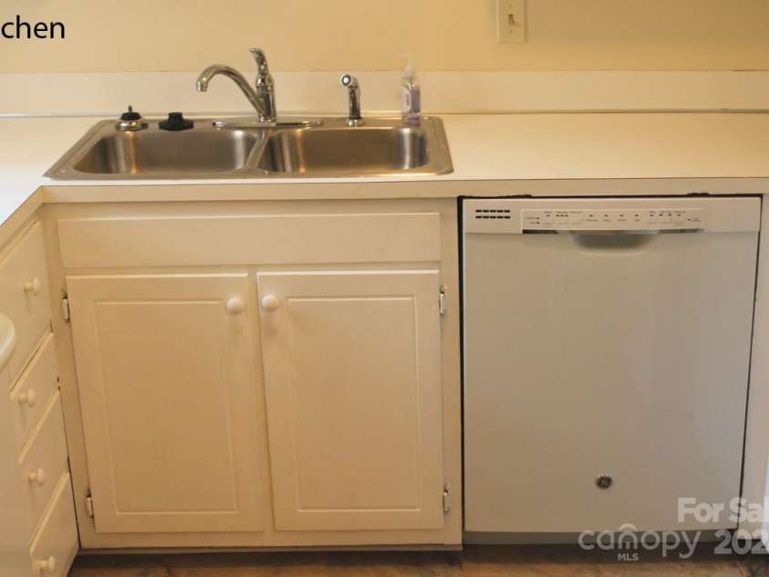 4605 Coronado Drive, Charlotte, NC 28212.  MLS# CAR4203847, YatesRealty ID 948. 